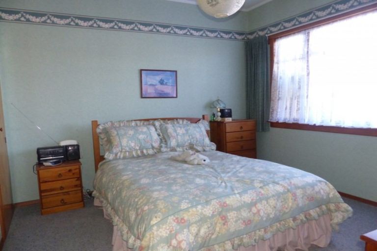 Photo of property in 28 Leonard Street, Waimate, 7924