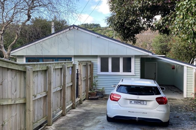 Photo of property in 20 Airlie Road, Plimmerton, Porirua, 5026