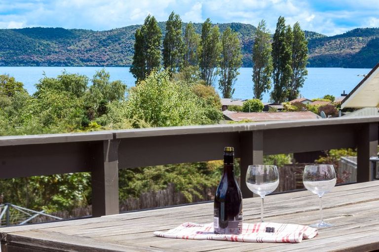 Photo of property in 15 Kenrigg Road East, Kinloch, Taupo, 3377