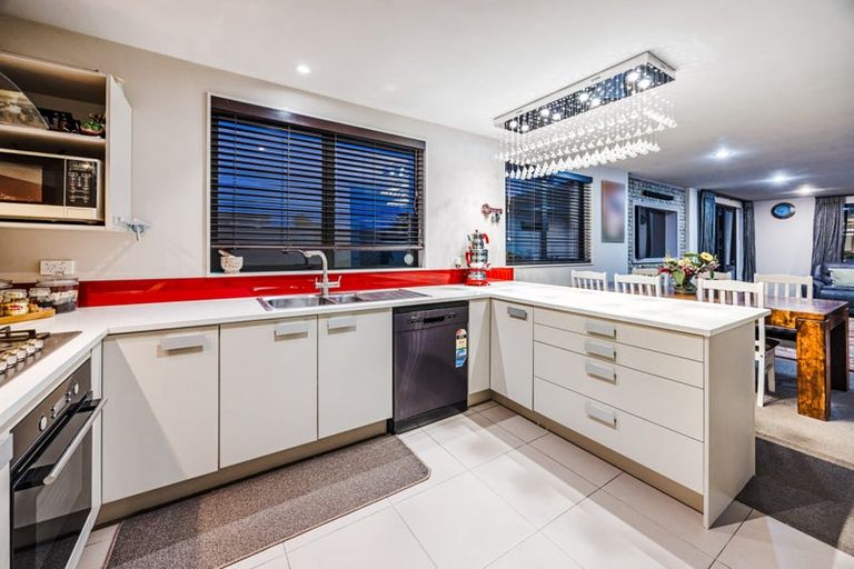 Photo of property in 22 Erceg Way, Rosehill, Papakura, 2113