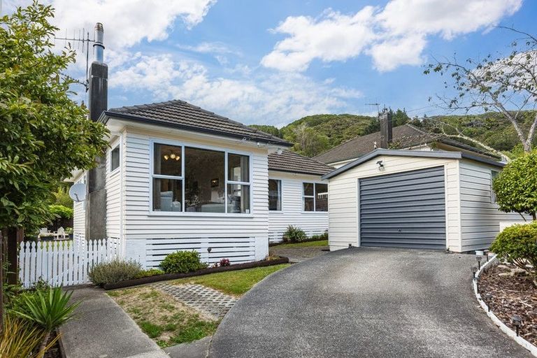 Photo of property in 11 Gardiner Grove, Wainuiomata, Lower Hutt, 5014