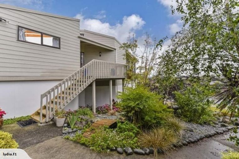 Photo of property in 10 Unsworth Drive, Unsworth Heights, Auckland, 0632