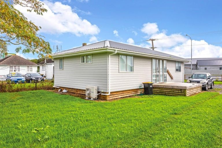 Photo of property in 97 Orchard West Road, Ngatea, 3503