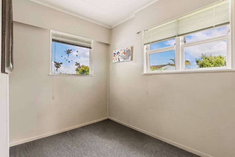 Photo of property in 17 Sealy Road, Torbay, Auckland, 0630