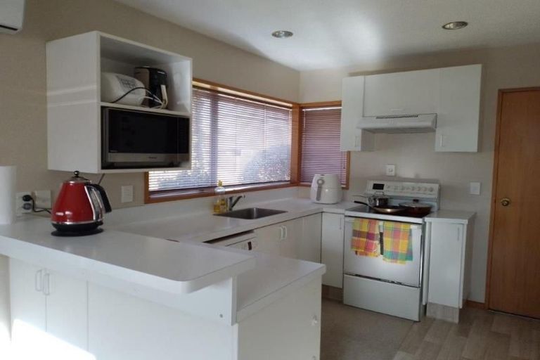 Photo of property in 61 Apsley Drive, Avonhead, Christchurch, 8042