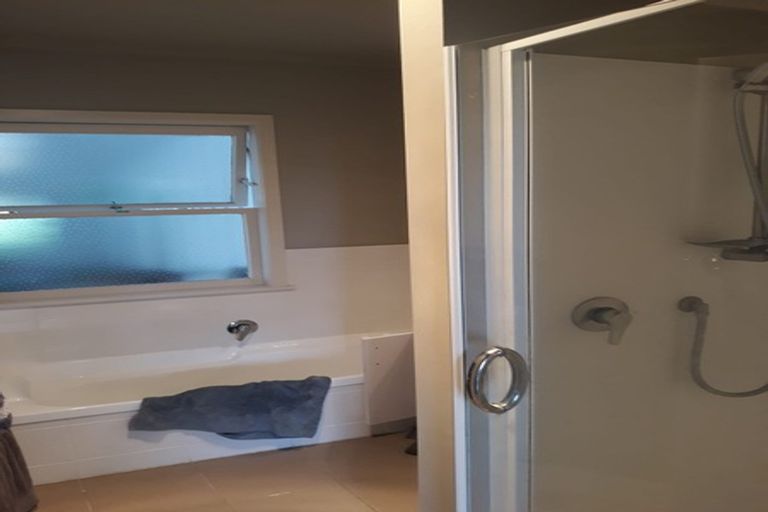 Photo of property in 20 Fowler Street, Northcote, Auckland, 0627