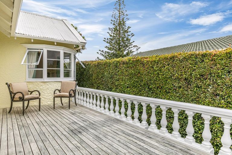 Photo of property in 26 Kiwi Esplanade, Mangere Bridge, Auckland, 2022