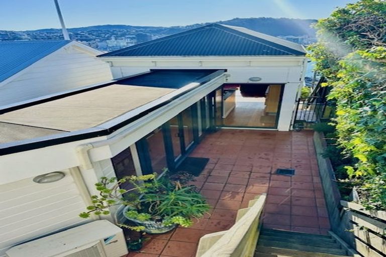 Photo of property in 19 Shannon Street, Mount Victoria, Wellington, 6011