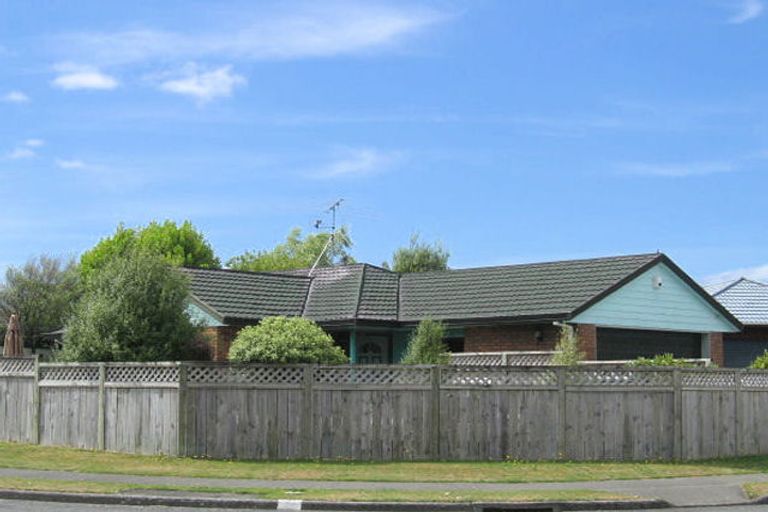 Photo of property in 8 Delaware Grove, Totara Park, Upper Hutt, 5018