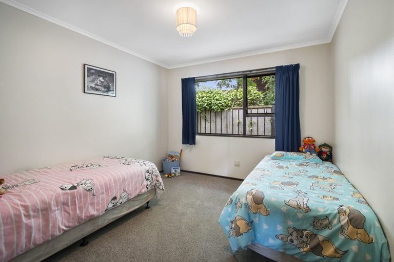 Photo of property in 27 Humphries Place, Awapuni, Palmerston North, 4412