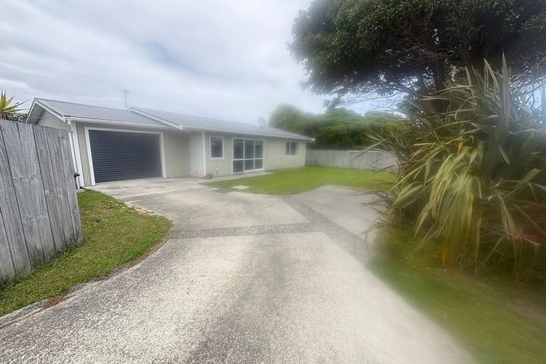 Photo of property in 18a Kapiti Crescent, Titahi Bay, Porirua, 5022