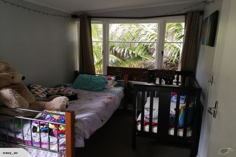 Photo of property in 6 Vineyard Road, Henderson Valley, Auckland, 0614