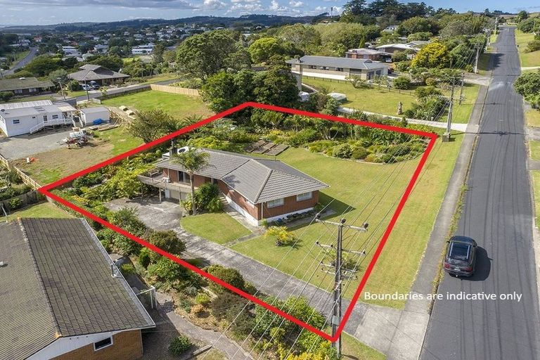 Photo of property in 15 Hand Road, Helensville, 0800