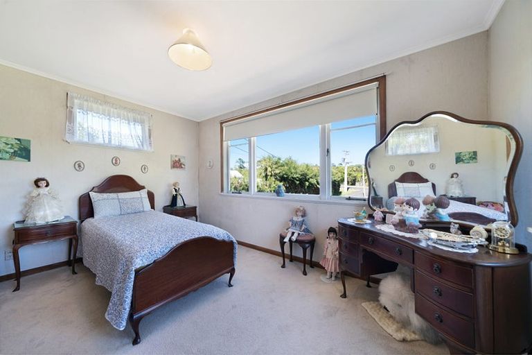 Photo of property in 12 Carter Road, Oratia, Auckland, 0604