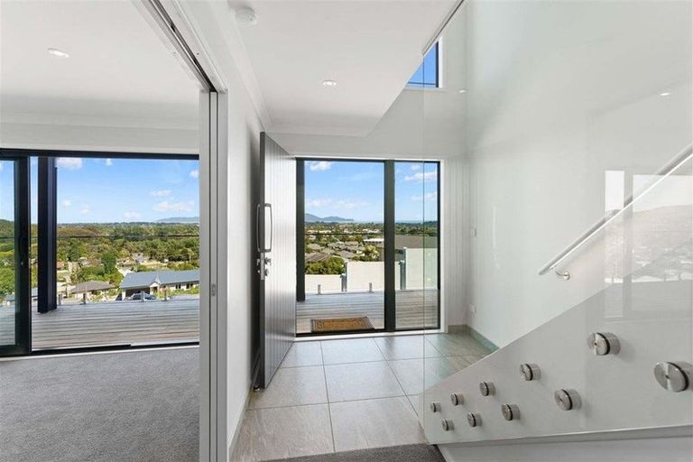 Photo of property in 95 Kakariki Grove, Waikanae, 5036
