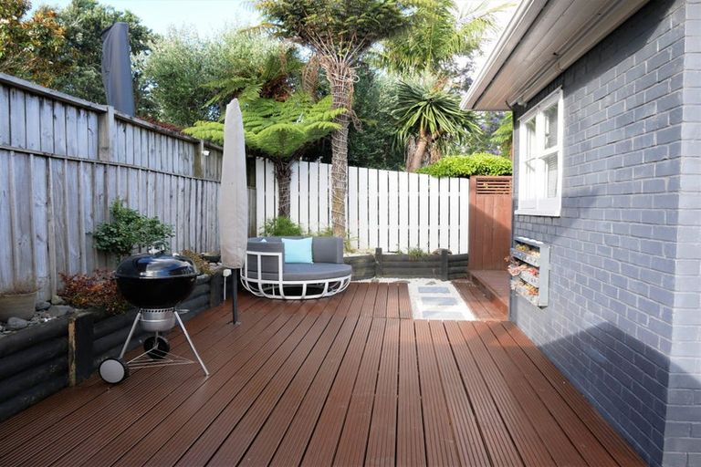 Photo of property in 1/14 Hogans Road, Glenfield, Auckland, 0629