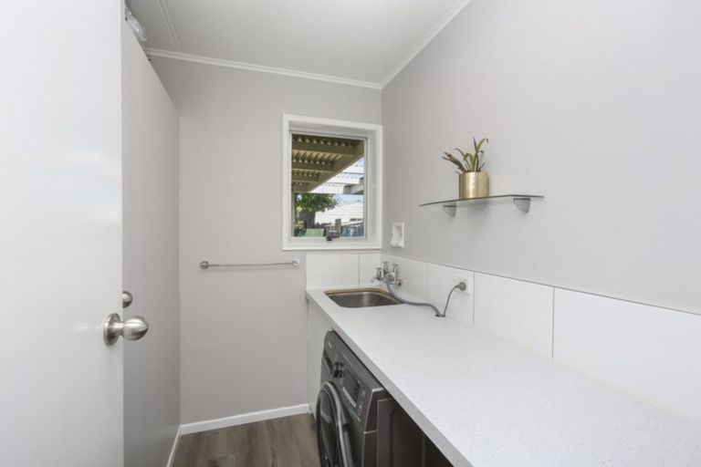 Photo of property in 5 Kauri Street, Inglewood, 4330