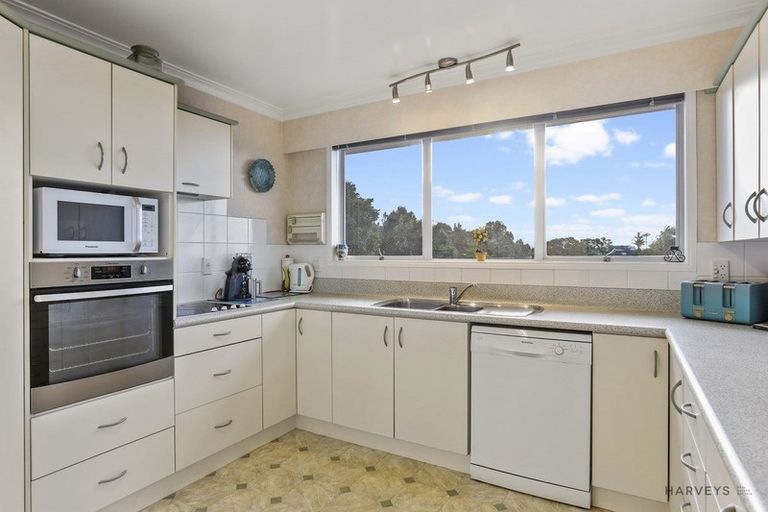 Photo of property in 6 Fairmount Road, Titirangi, Auckland, 0604