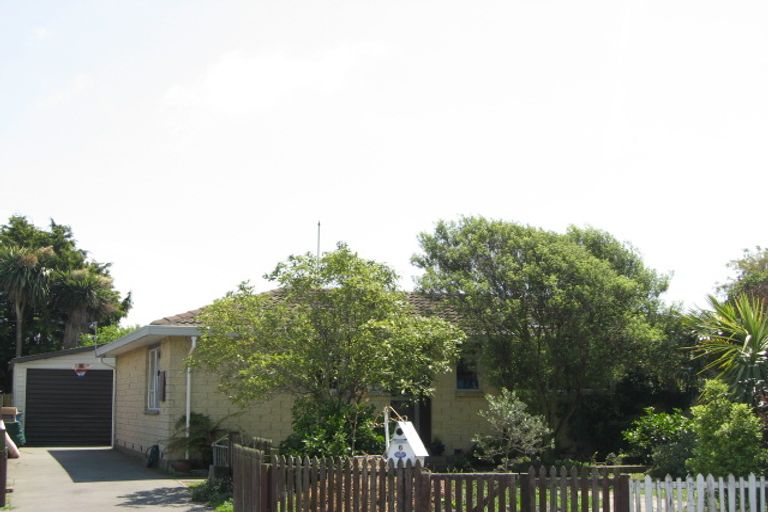 Photo of property in 6 Carteret Place, Aranui, Christchurch, 8061