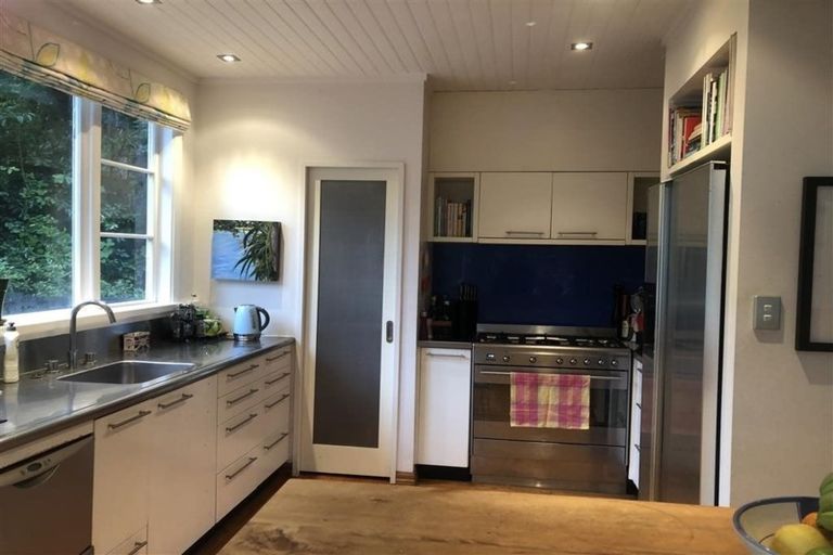 Photo of property in 124 Cheviot Road, Lowry Bay, Lower Hutt, 5013