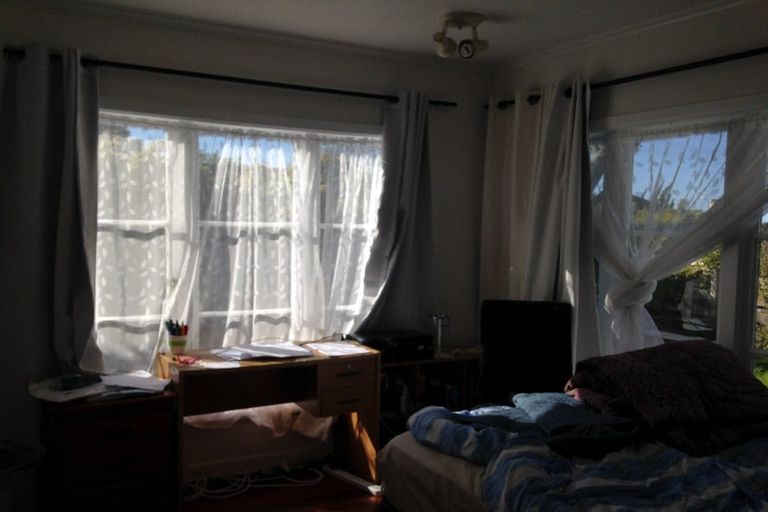 Photo of property in 84 Ocean View Road, Northcote, Auckland, 0627