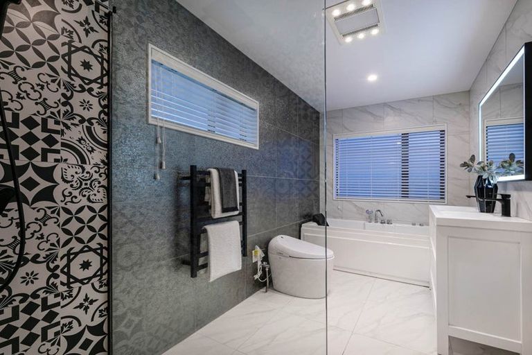 Photo of property in 11 Taraire Place, Orewa, 0931