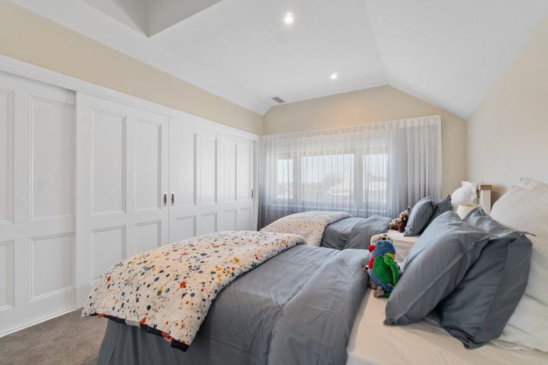 Photo of property in 48 Stanley Point Road, Stanley Point, Auckland, 0624