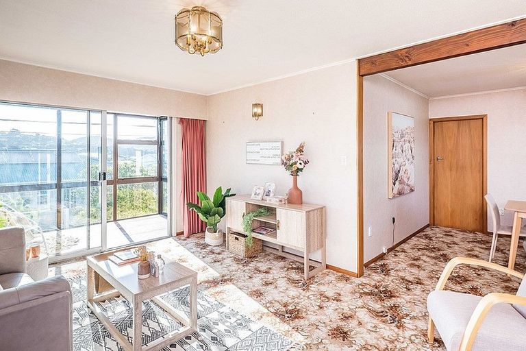 Photo of property in 23 Cara Crescent, Paparangi, Wellington, 6037