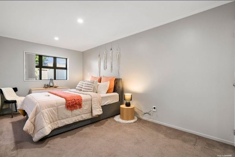 Photo of property in 15a Seaward Place, Wattle Downs, Auckland, 2103