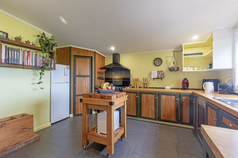 Photo of property in 978 Pourerere Road, Omakere, Waipawa, 4271