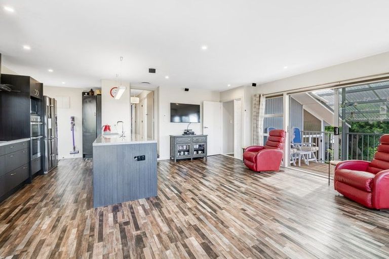 Photo of property in 6 Rakino Avenue, Manly, Whangaparaoa, 0930