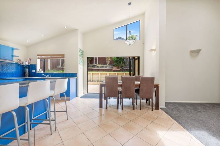 Photo of property in 11 Fairchild Avenue, Goodwood Heights, Auckland, 2105