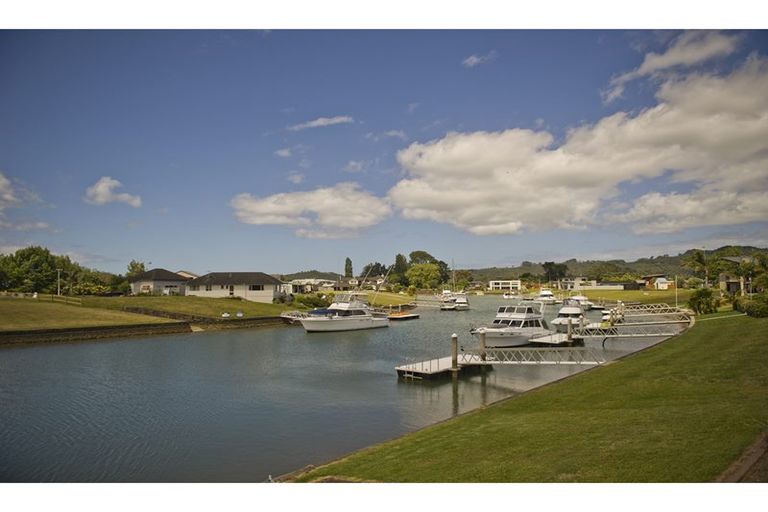 Photo of property in 10 Hei Esplanade, Whitianga, 3510