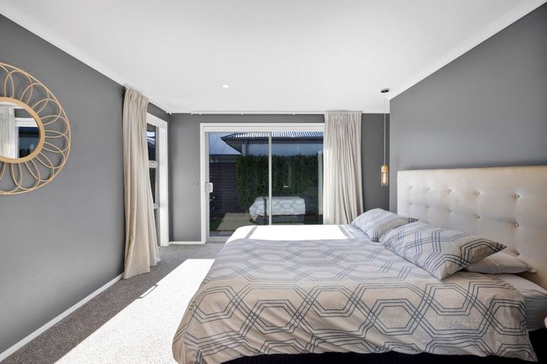 Photo of property in 52 Links Drive, Waiwhakaiho, New Plymouth, 4312