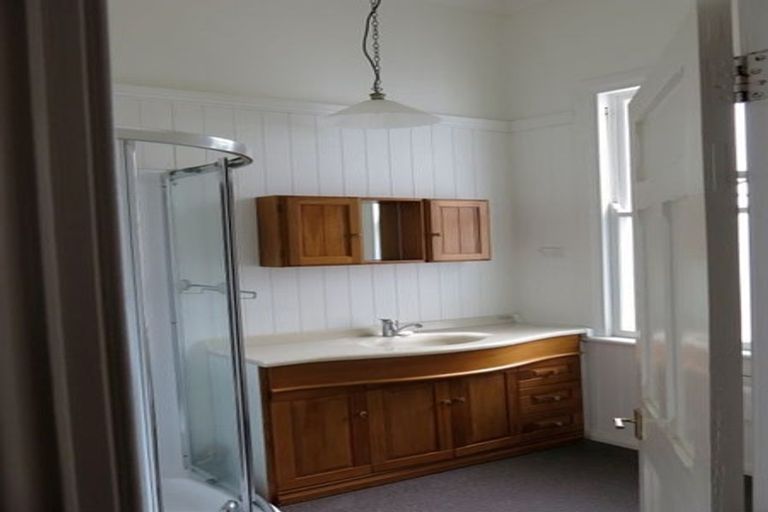 Photo of property in 5 Gilbert Street, New Plymouth, 4310