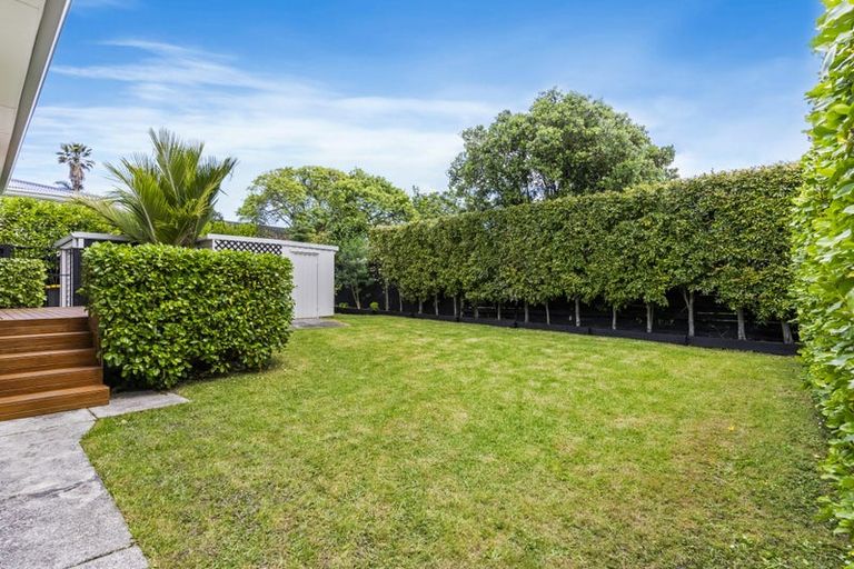 Photo of property in 2/12 Beatrice Avenue, Hillcrest, Auckland, 0627