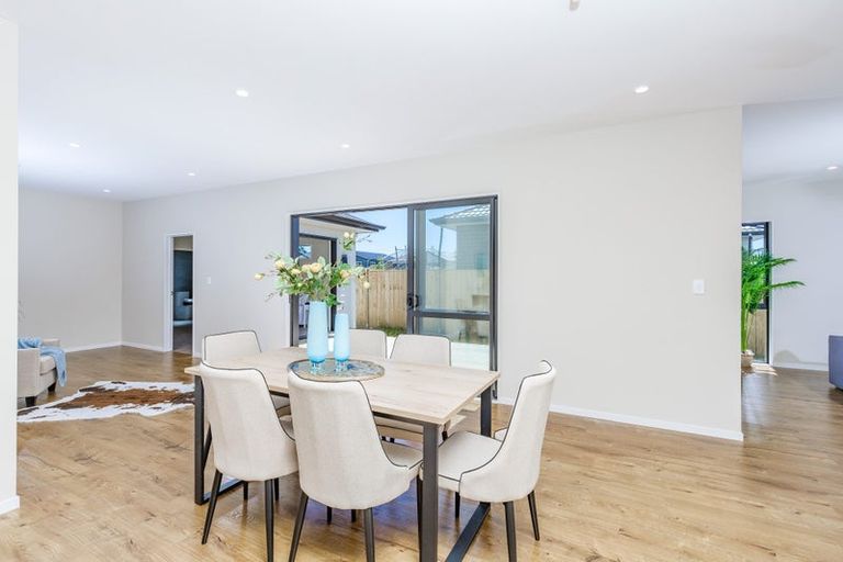 Photo of property in 4 Konoba Avenue, Kumeu, 0810