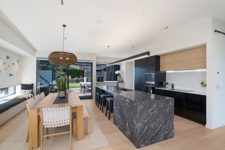 Photo of property in 5 Forest Heights, Wanaka, 9305