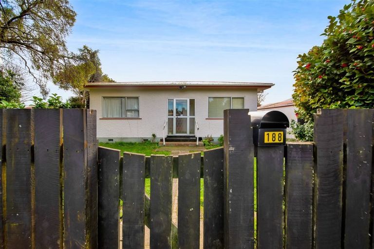 Photo of property in 188 South Road, Hawera, 4610