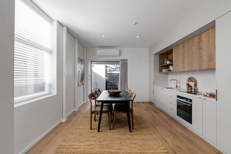 Photo of property in 1/11 Courtenay Place, Te Aro, Wellington, 6011