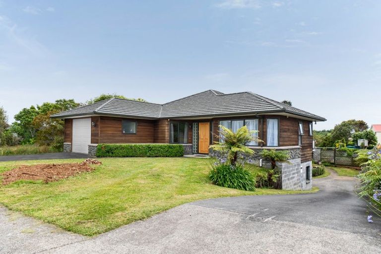 Photo of property in 10 Saint Ives Grove, Whalers Gate, New Plymouth, 4310