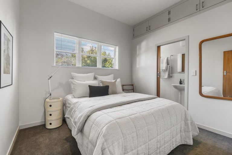 Photo of property in 41 Old Lake Road, Narrow Neck, Auckland, 0624