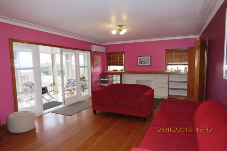 Photo of property in 19 Fairlea Road, Te Atatu South, Auckland, 0610