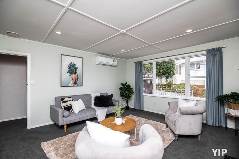 Photo of property in 58 Catherine Crescent, Paparangi, Wellington, 6037