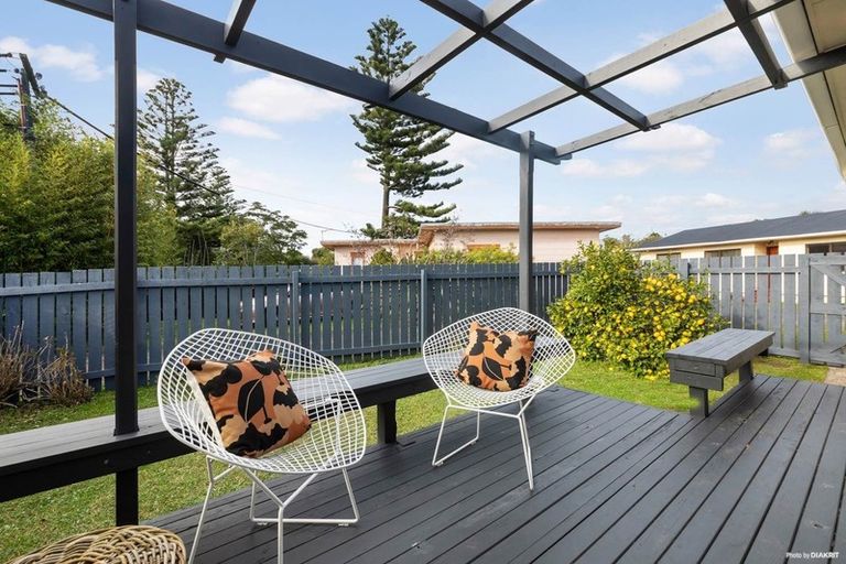 Photo of property in 2/15 Margan Avenue, New Lynn, Auckland, 0600