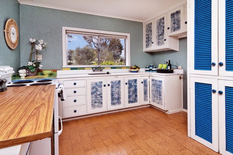 Photo of property in 38 Konini Road, Titirangi, Auckland, 0604