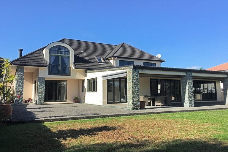 Photo of property in 11 Anaheim Boulevard, Shamrock Park, Auckland, 2016