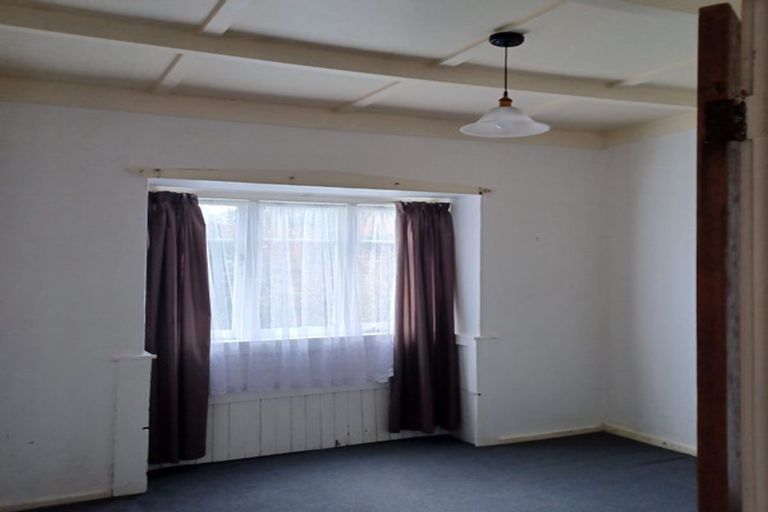 Photo of property in 1/12 Hinekohu Street, New Lynn, Auckland, 0600