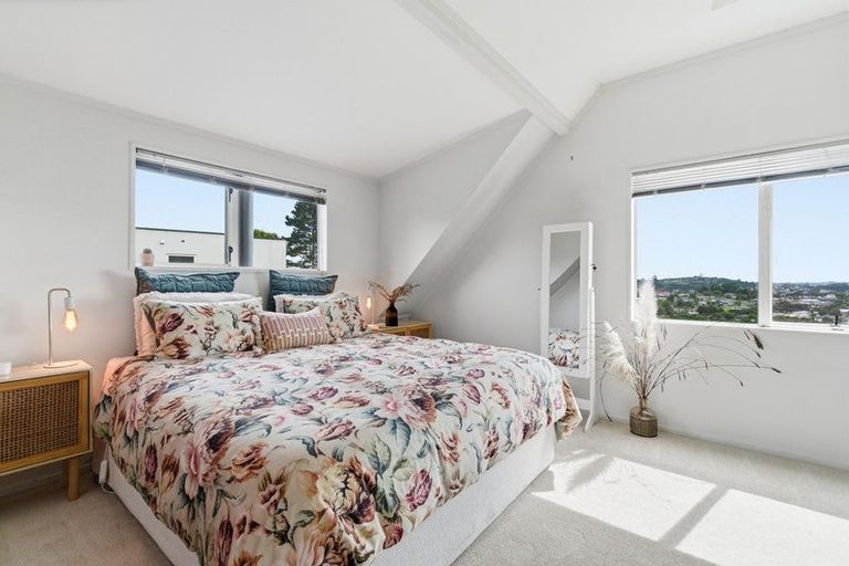 Photo of property in 43 Osprey Drive, Welcome Bay, Tauranga, 3112