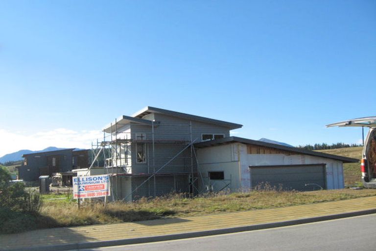 Photo of property in 5 Mcleod Avenue, Wanaka, 9305